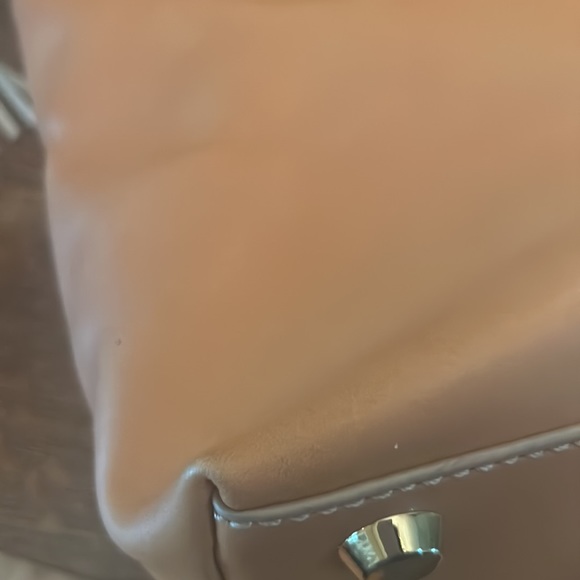 G.I.L.I. Large Leather Tote - Picture 11 of 16